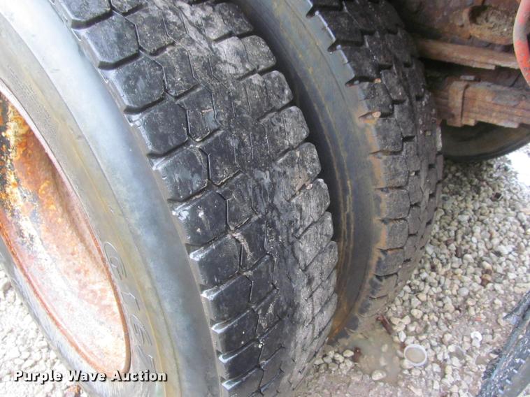 image for item DG9464 1993 International 4900 dump truck