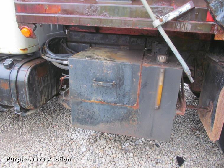 image for item DG9464 1993 International 4900 dump truck