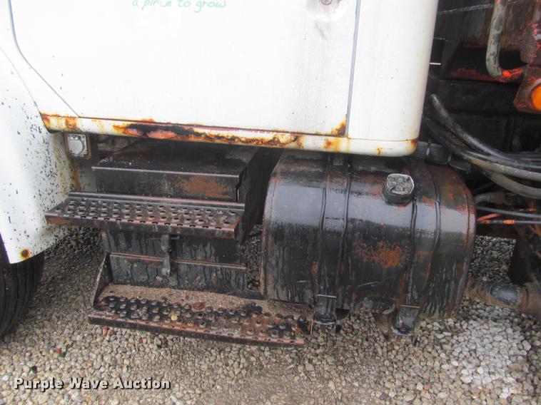 image for item DG9464 1993 International 4900 dump truck