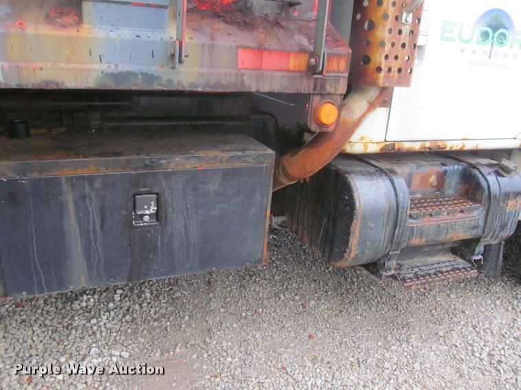 image for item DG9464 1993 International 4900 dump truck