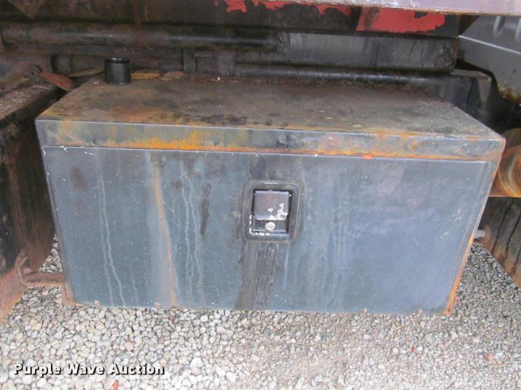 image for item DG9464 1993 International 4900 dump truck