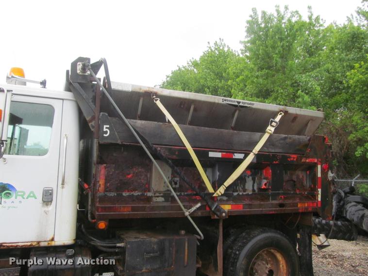 image for item DG9464 1993 International 4900 dump truck