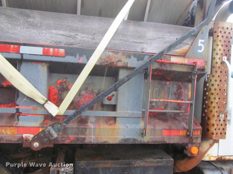 image for item DG9464 1993 International 4900 dump truck