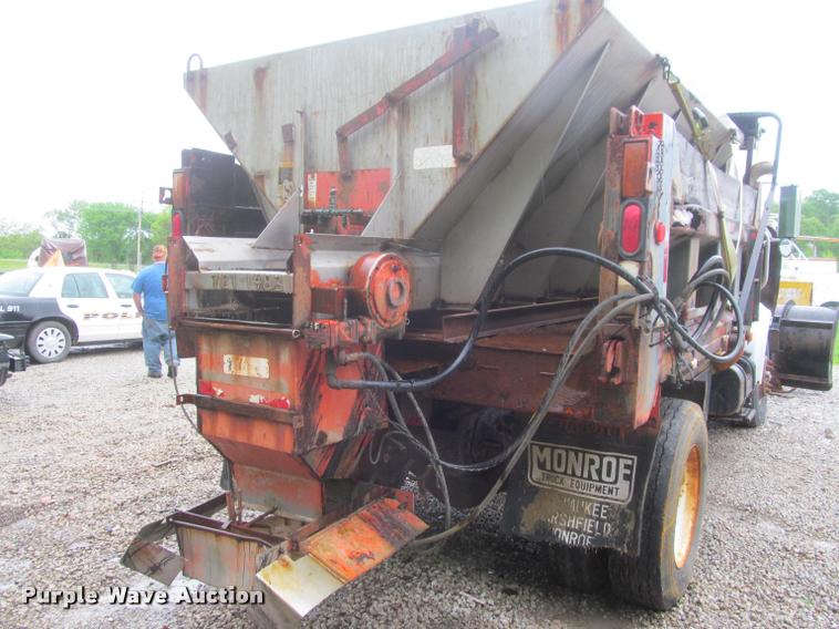 image for item DG9464 1993 International 4900 dump truck