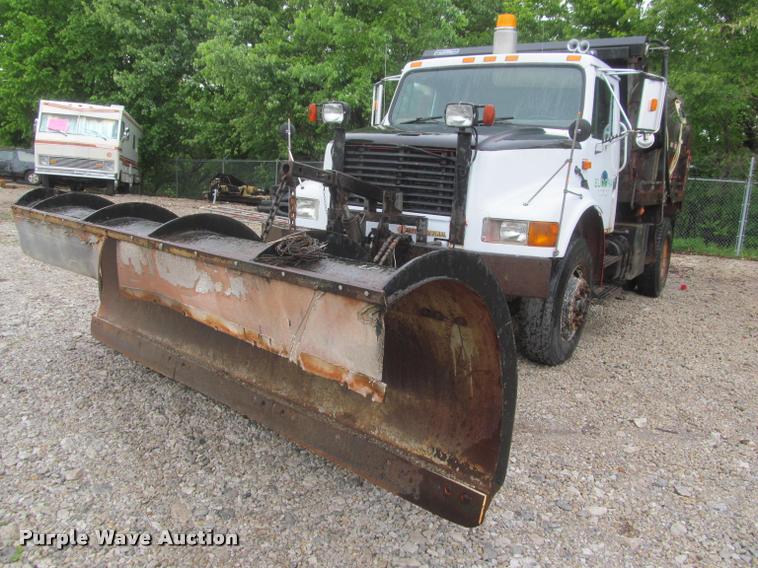 image for item DG9464 1993 International 4900 dump truck