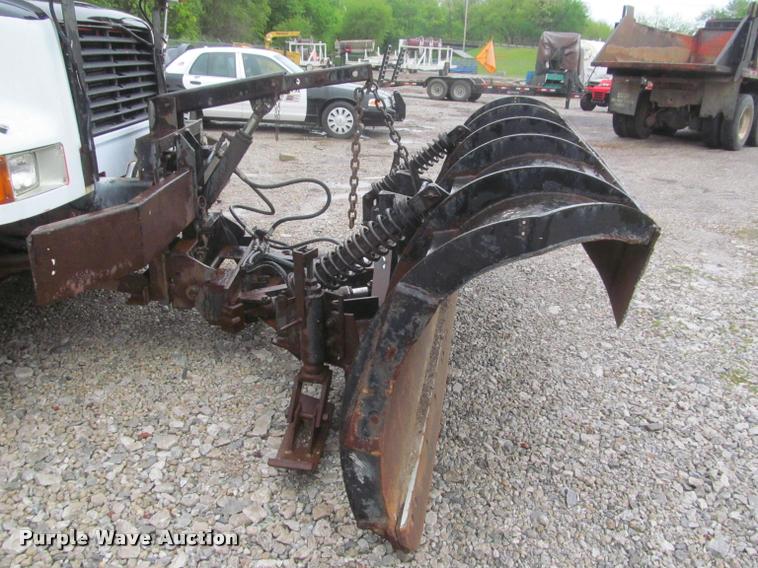 image for item DG9464 1993 International 4900 dump truck