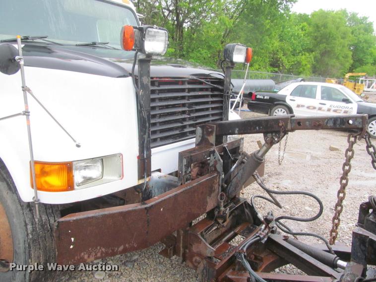 image for item DG9464 1993 International 4900 dump truck