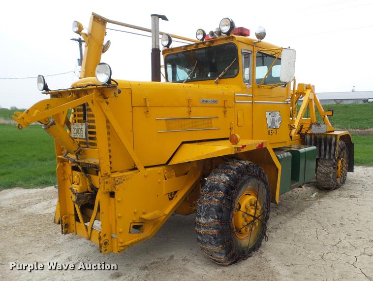 image for item DH9259 1962 Oshkosh M-490-6 tow truck