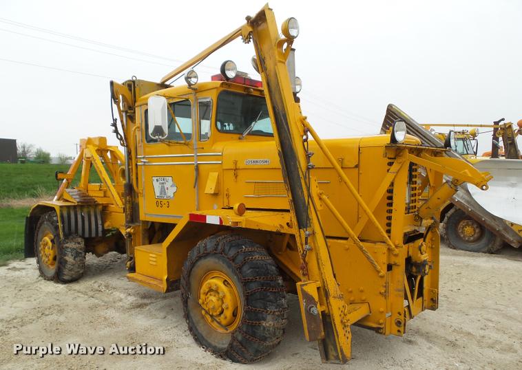 image for item DH9259 1962 Oshkosh M-490-6 tow truck