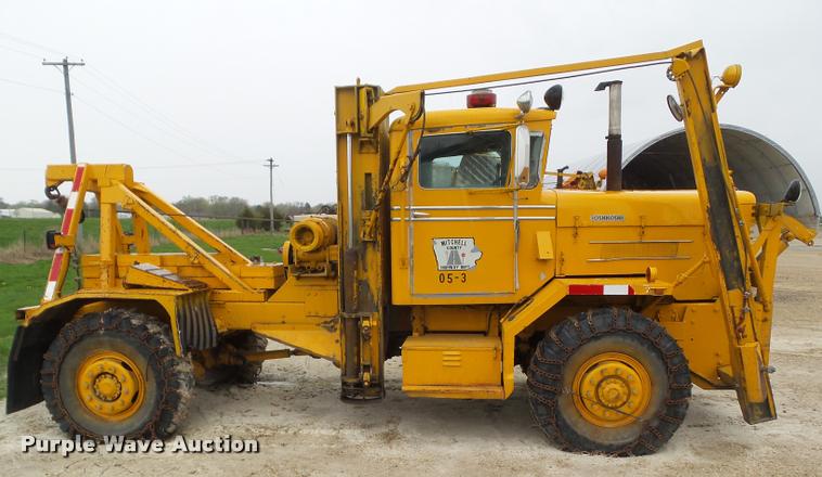 image for item DH9259 1962 Oshkosh M-490-6 tow truck