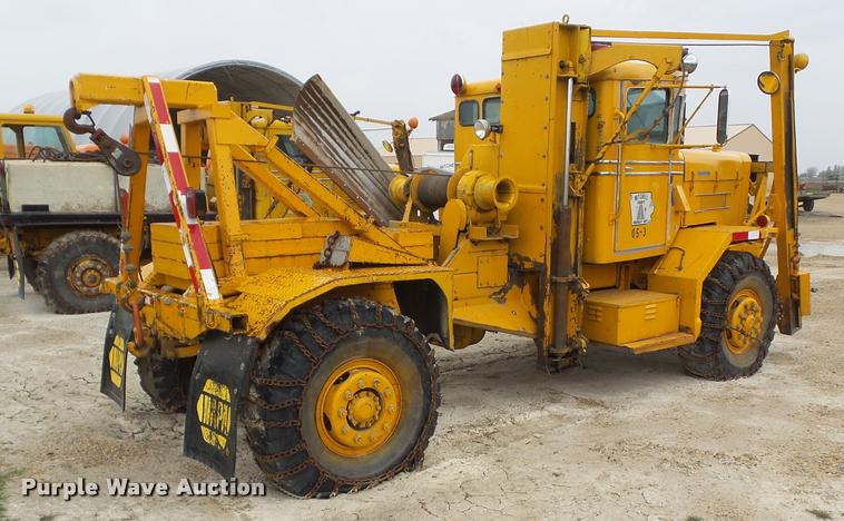 image for item DH9259 1962 Oshkosh M-490-6 tow truck