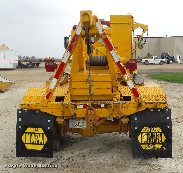 image for item DH9259 1962 Oshkosh M-490-6 tow truck