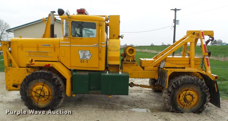 image for item DH9259 1962 Oshkosh M-490-6 tow truck