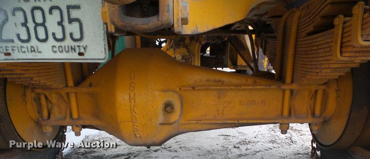 image for item DH9259 1962 Oshkosh M-490-6 tow truck