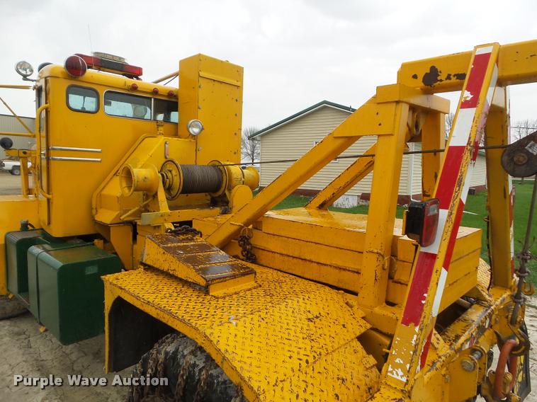 image for item DH9259 1962 Oshkosh M-490-6 tow truck