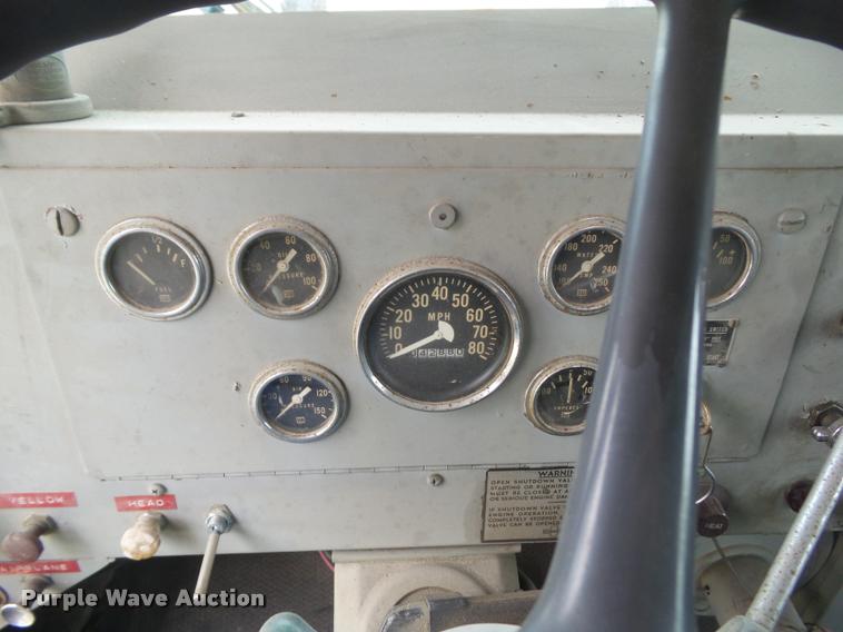 image for item DH9259 1962 Oshkosh M-490-6 tow truck