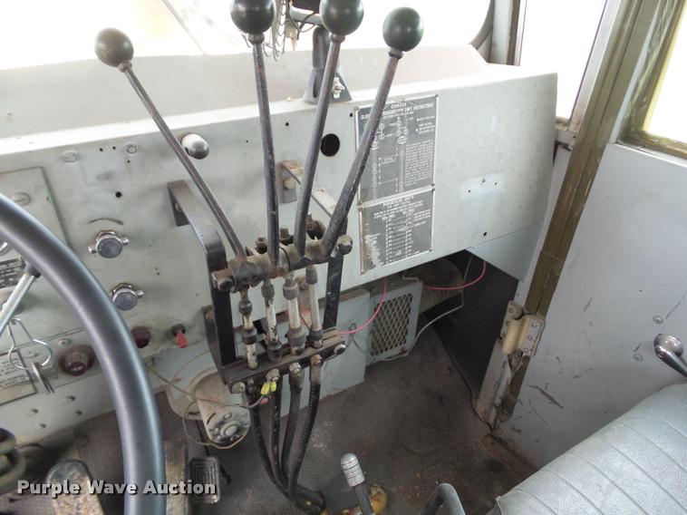 image for item DH9259 1962 Oshkosh M-490-6 tow truck