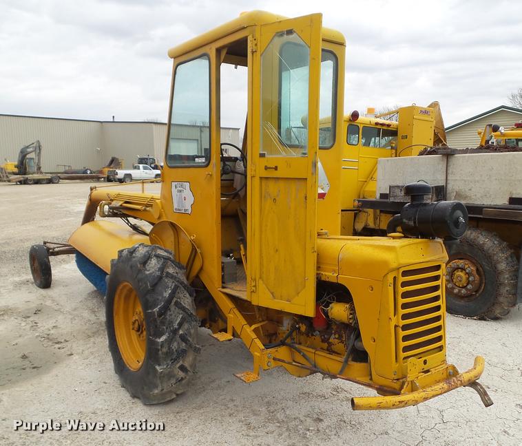 image for item DH9261 Lull SP-210FT Cyclone broom