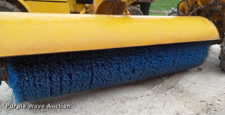 image for item DH9261 Lull SP-210FT Cyclone broom
