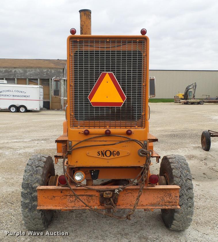 image for item DH9262 1975 FWD KB4-1116 snow thrower truck