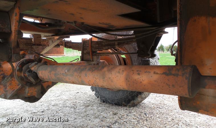 image for item DH9262 1975 FWD KB4-1116 snow thrower truck