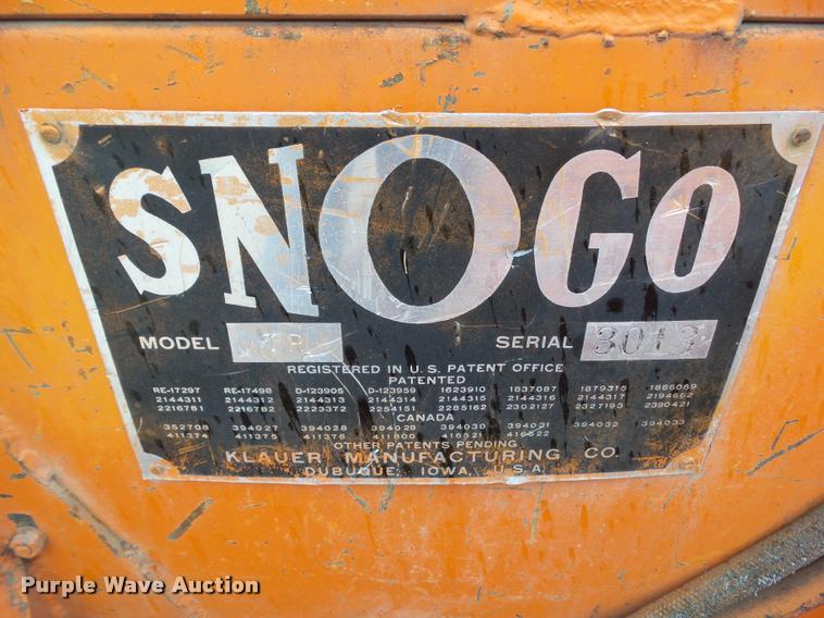 image for item DH9262 1975 FWD KB4-1116 snow thrower truck