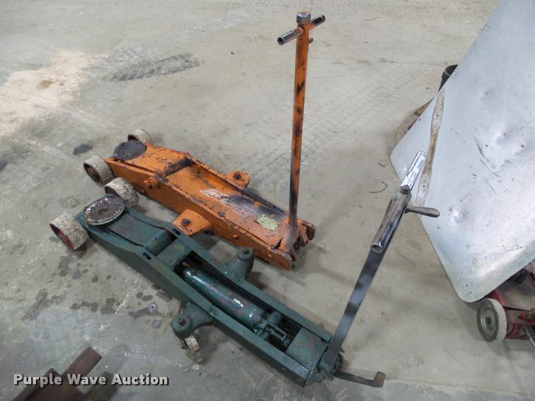 image for item DH9265 (2) floor jacks