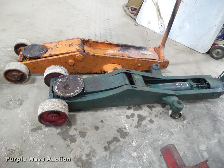 image for item DH9265 (2) floor jacks
