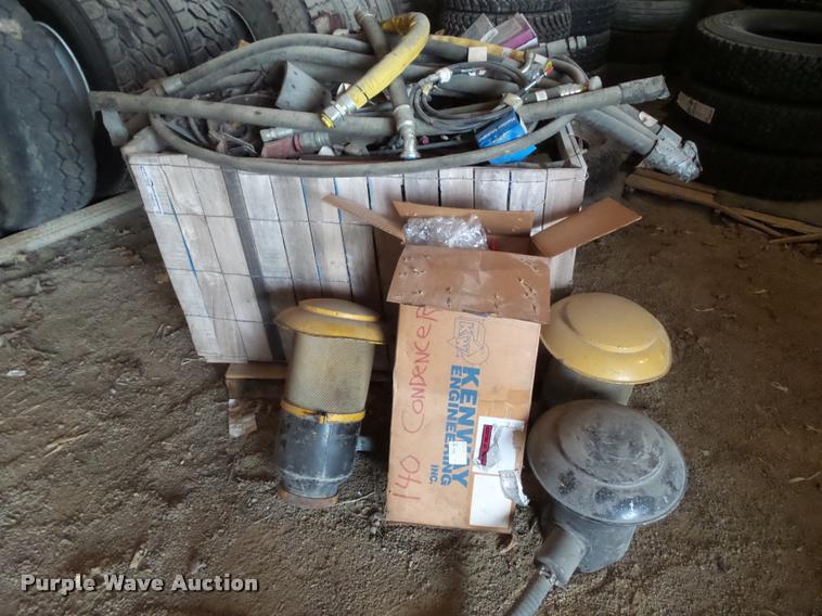 image for item DH9272 1976 to 1978 Caterpillar 140 parts