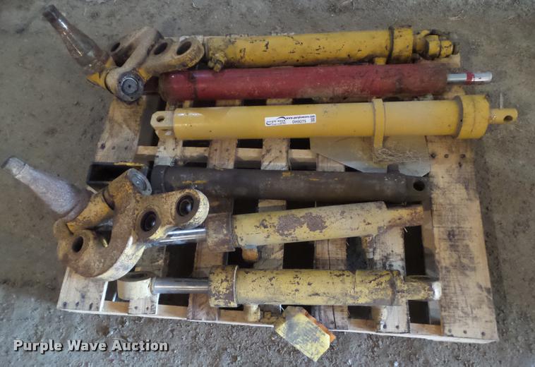 image for item DH9275 Caterpillar 140 parts