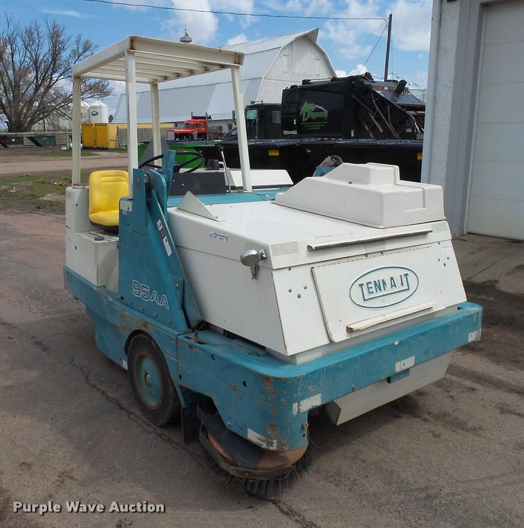 image for item DH9617 Tennant 95AA sweeper
