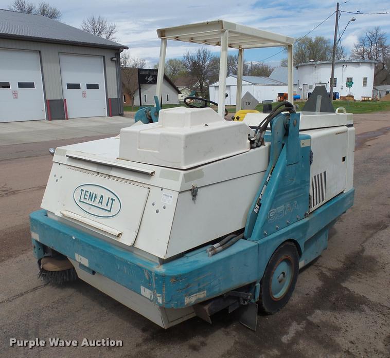image for item DH9617 Tennant 95AA sweeper