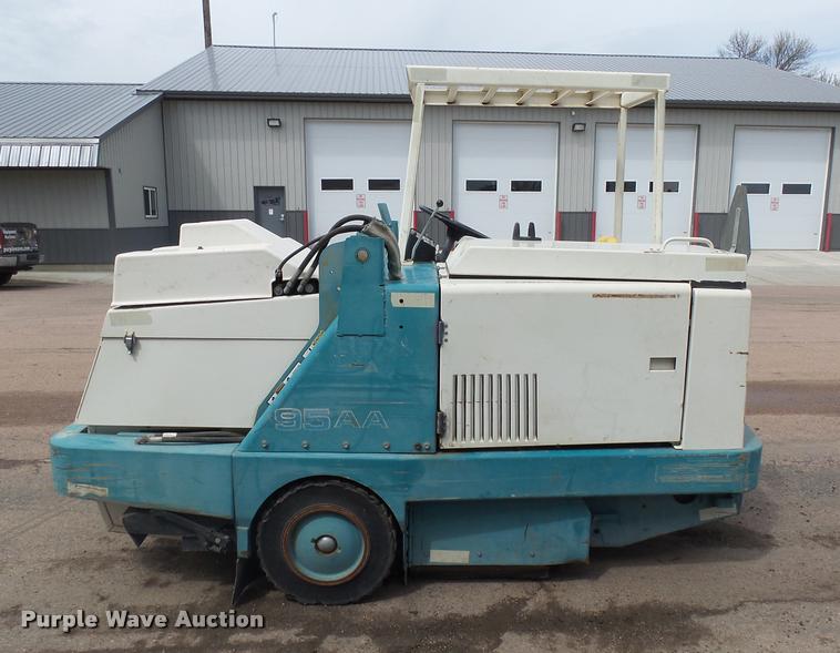 image for item DH9617 Tennant 95AA sweeper