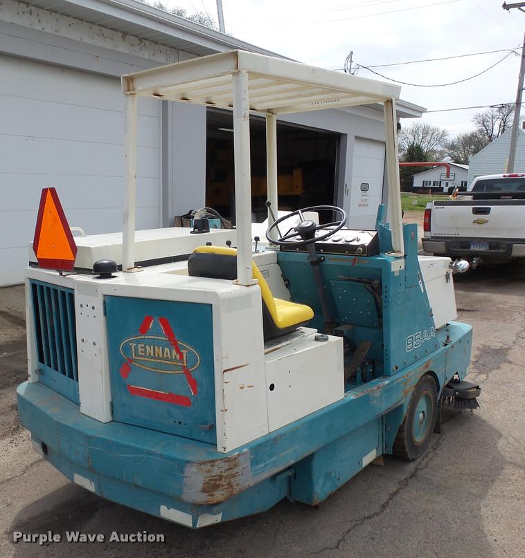 image for item DH9617 Tennant 95AA sweeper