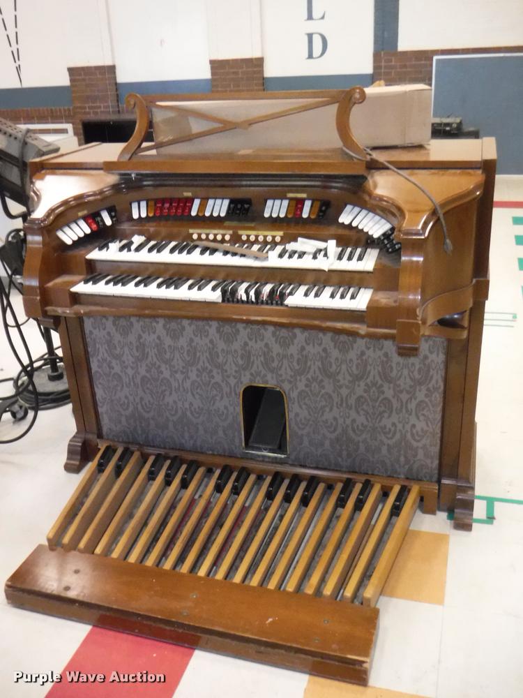 image for item DJ9024 Baldwin organ