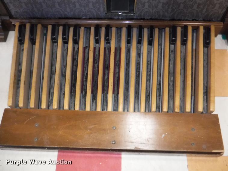 image for item DJ9024 Baldwin organ