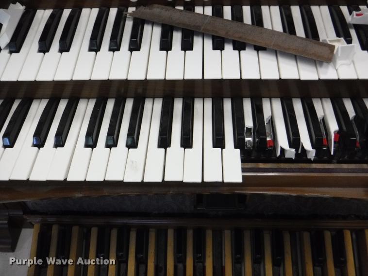 image for item DJ9024 Baldwin organ