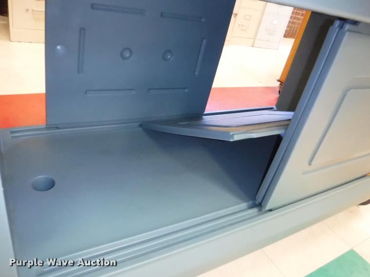 image for item DJ9025 (3) serving line stations