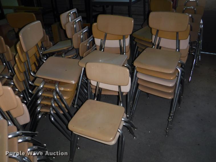 image for item DJ9040 Approximately 130 student chairs
