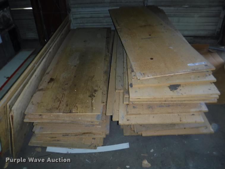 image for item DJ9044 Approximately 40 pieces of plywood