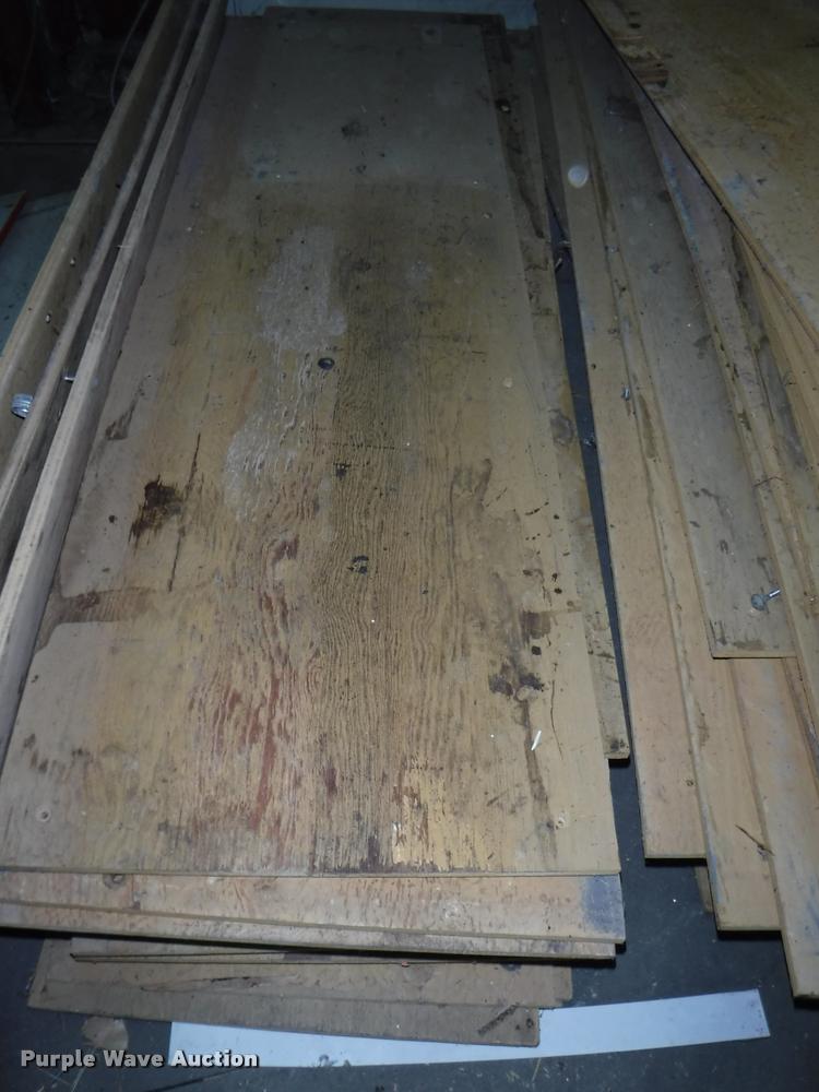 image for item DJ9044 Approximately 40 pieces of plywood
