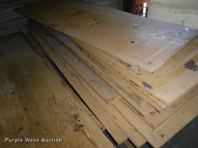 image for item DJ9044 Approximately 40 pieces of plywood