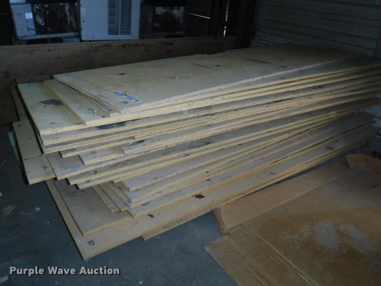 image for item DJ9044 Approximately 40 pieces of plywood