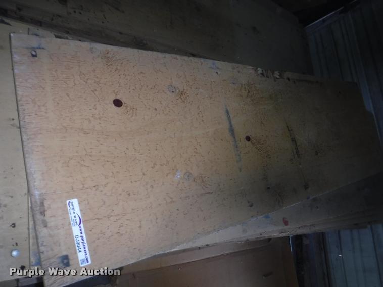 image for item DJ9044 Approximately 40 pieces of plywood