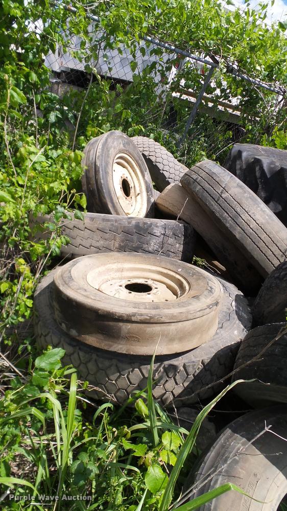 image for item DJ9907 Approximately 100 tires