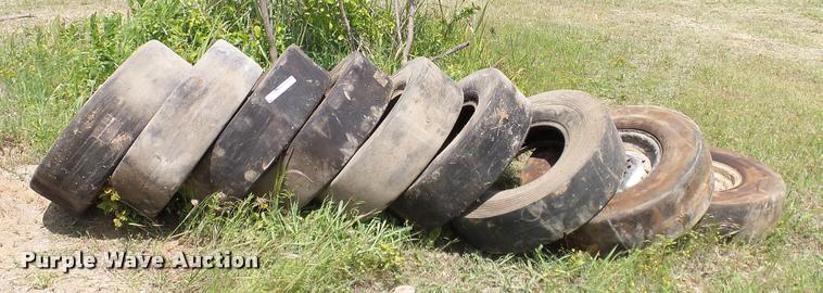 image for item DJ9908 (9) 7.50-15NHS pneumatic roller tires