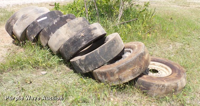 image for item DJ9908 (9) 7.50-15NHS pneumatic roller tires