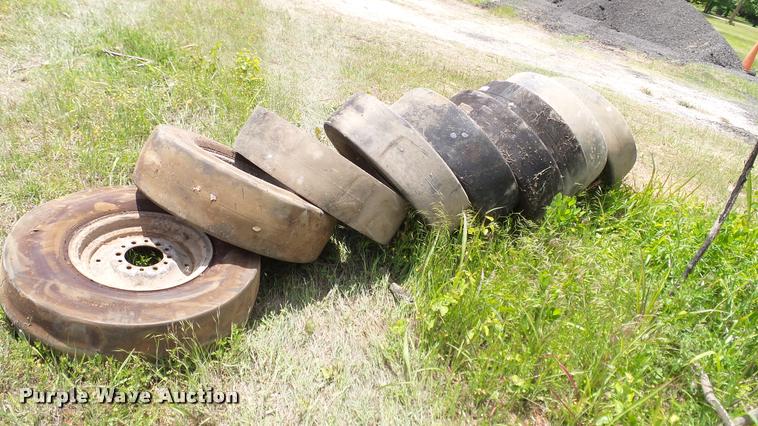 image for item DJ9908 (9) 7.50-15NHS pneumatic roller tires