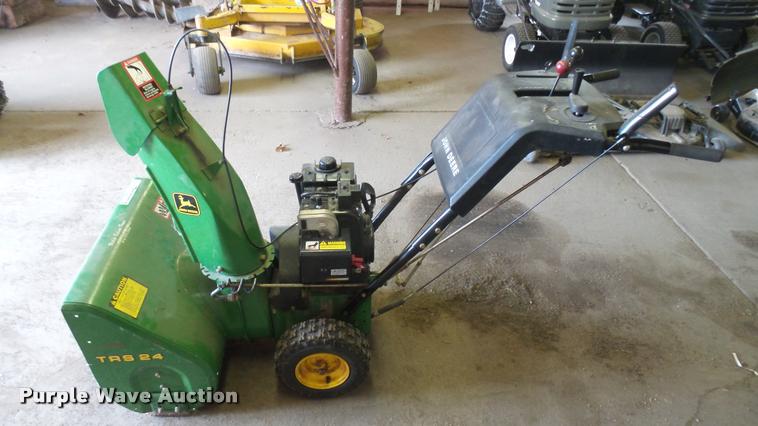 image for item DM9716 John Deere TRS24 snow blower