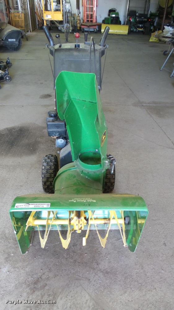 image for item DM9716 John Deere TRS24 snow blower